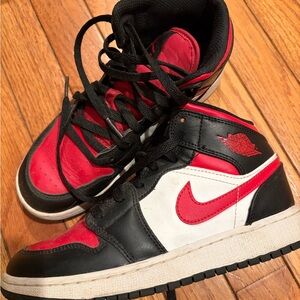 Jordan 1 mid GS Red and Black Sneakers